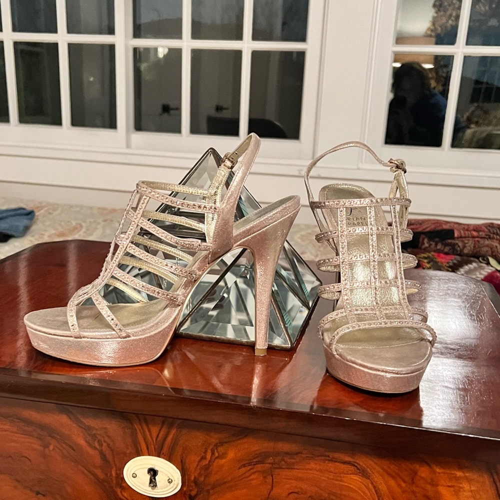 Adrianna Papell Maya Heels. Size 7.5 US